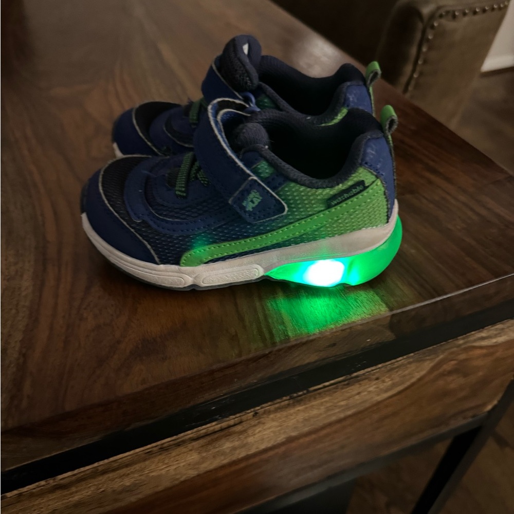 Stride rite light up toddler shoes size 7